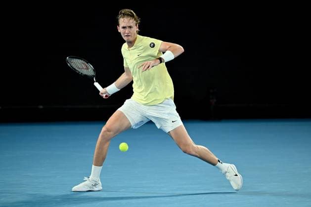 TENNIS AUSTRALIAN OPEN, Sebastian Korda of the USA in action during his match against Daniil Medvedev during the 2023 Australian Open tennis tournament at Melbourne Park in Melbourne, Friday, January 20, 2023. ( NO ARCHIVING, EDITORIAL USE ONLY, NO USE IN BOOKS WITHOUT CONSENT MELBOURNE VICTORIA AUSTRALIA  Copyright: xJOELxCARRETTx 20230120001754731036