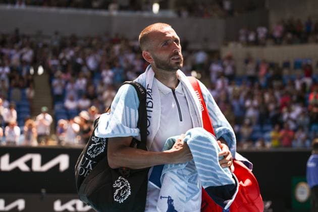 Mandatory Credit: Photo by Shutterstock (13728737a) Dan Evans looks dejected as he leaves the court after losing his third round match Australian Open, Day Six, Tennis, Melbourne Park, Melbourne, Australia - 21 Jan 2023 Australian Open, Day Six, Tennis, Melbourne Park, Melbourne, Australia - 21 Jan 2023 Copyright: xShutterstockx 13728737a