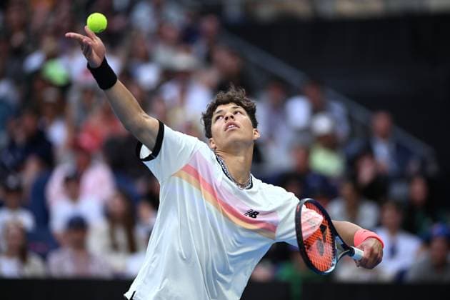 TENNIS AUSTRALIAN OPEN, Ben Shelton of the United States serves during his match against Alexei Popyrin of Australia Ben Shelton of the United States during the 2023 Australian Open tennis tournament at Melbourne Park in Melbourne, Wednesday, May 1, 2019. ( NO ARCHIVING, EDITORIAL USE ONLY, NO USE IN BOOKS WITHOUT CONSENT MELBOURNE VICTORIA AUSTRALIA  Copyright: xJAMESxROSSx 20230121001755017927