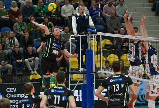 BELGIUM ROESELARE DECOSPAN VT MENEN VS TRENTINO Jiri Hanninen (1) of Menen pictured during a Volleyball game between Decospan Volley Team Menen and Trentino Itas , the 5 th game in the CEV Champions League Volley of the 2022-2023 season in group D , on Friday 11 January 2023 in Roeselare , BELGIUM . PHOTO SPORTPIX David Catry Roeselare Schiervelde West-Vlaanderen BELGIUM  Copyright: xSportpix.bex xDavidxCatryxDavidxCatryx