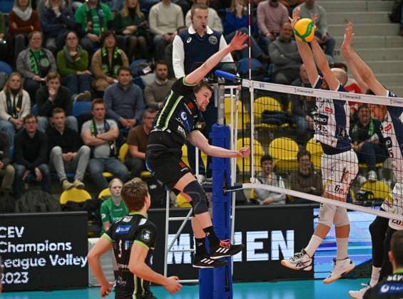BELGIUM ROESELARE DECOSPAN VT MENEN VS TRENTINO Jiri Hanninen (1) of Menen pictured during a Volleyball game between Decospan Volley Team Menen and Trentino Itas , the 5 th game in the CEV Champions League Volley of the 2022-2023 season in group D , on Friday 11 January 2023 in Roeselare , BELGIUM . PHOTO SPORTPIX David Catry Roeselare Schiervelde West-Vlaanderen BELGIUM  Copyright: xSportpix.bex xDavidxCatryxDavidxCatryx