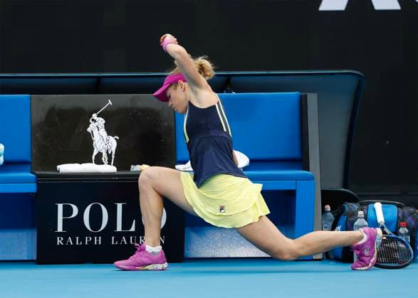 Laura Siegemund GER does stretching exercises during break in play, Australian Open 2023, Melbourne Park, Melbourne, Victoria, Australia Copyright: xJuergenxHasenkopfx