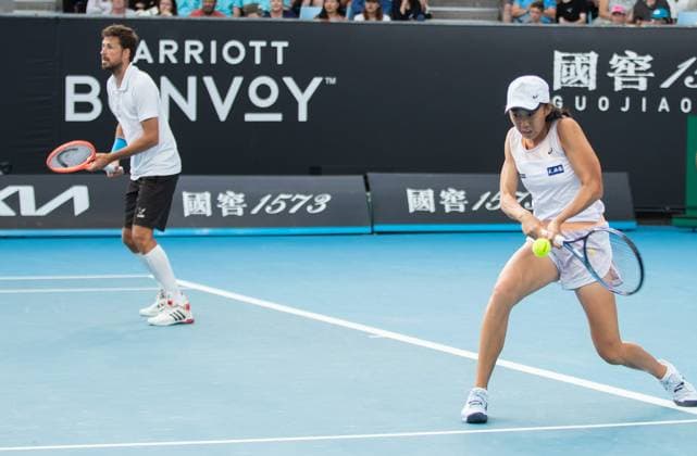 (230121) -- MELBOURNE, Jan. 21, 2023 -- Zhang Shuai (R) of China Robin Haase of the Netherlands compete during the mixed doubles first round match against Alana Parnaby Andrew Harris of Australia at Australian Open in Melbourne Park, in Melbourne, Australia, on Jan. 21, 2023. (Photo by Hu Jingchen Xinhua) (SP)AUSTRALIA-MELBOURNE-TENNIS-AUSTRALIAN OPEN-DAY 6 BaixXuefei 