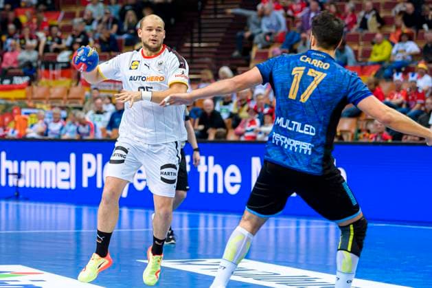 Katowice, 19 January 2023 Handball IHF World Championship, Main Round, 1 Matchday, Germany Argentina Paul Drux Germany , Gonzalo Carro Castro Argentien Katowice Spodek Arena Poland