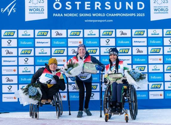 Bilder des Jahres 2023, Sport 01 Januar Sport Bilder des Tages PARA NORDIC SKIING WORLD CHAMPIONSHIPS 2023 OESTERSUND SCHWEDEN Sonntag, 22. Januar 2023 Langlauf Langdistanz klassisch (18 km) Anja Wicker (31 Stuttgart MTV Stuttgart, Startklasse Sitzend) , Kendall Gretsch, USA, Aline Dos Santos Rocha, BRA Credit: Ralf Kuckuck Allgemeine Informationen Der Para Wintersport wird nun unter dem Dach der FIS gefuehrt. Erstmalig findet unter der Verantwortung der FIS die WM Para Ski Nordisch in Oestersund Schweden statt. Vom 20. bis 29. Januar werden 125 Athlet*innen aus 18 Nationen ihre Wettkaempfe austragen. *** PARA NORDIC SKIING WORLD CHAMPIONSHIPS 2023 OESTERSUND SWEDEN Sunday, January 22, 2023 Cross Country Long Distance Classic 18 km Anja Wicker 31 Stuttgart MTV Stuttgart, Start Class Sitting , Kendall Gretsch, USA, Aline Dos Santos Rocha, BRA Credit Ralf Kuckuck General information Para winter sports are now managed under the umbrella of the FIS For the first time, the World Championships Para Nordic Skiing will take place in Oestersund Sweden under the responsibility of the FIS From 20 to 29 January, 125 athletes from 18 nations will compete in their events