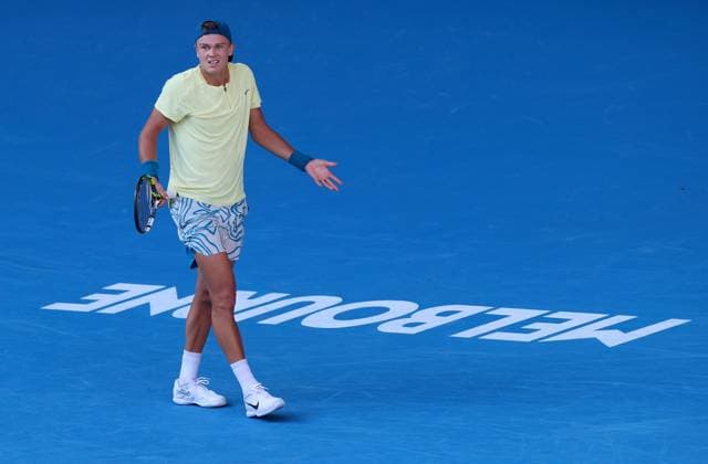 Mandatory Credit: Photo by Ella Ling Shutterstock (13729779dg) Holger Rune of Denmark frustrated Australian Open, Day Eight, Tennis, Melbourne Park, Melbourne, Australia - 23 Jan 2023 Australian Open, Day Eight, Tennis, Melbourne Park, Melbourne, Australia - 23 Jan 2023 Copyright: xEllaxLing Shutterstockx 13729779dg