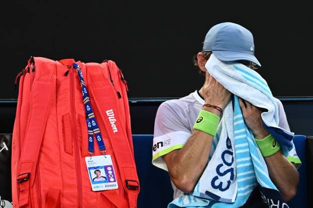 TENNIS AUSTRALIAN OPEN, Alex de Minaur of Australia has a break during his match against Novak Djokovic of Serbia during the 2023 Australian Open tennis tournament at Melbourne Park in Melbourne, Monday, January 23, 2023. ( NO ARCHIVING, EDITORIAL USE ONLY, NO USE IN BOOKS WITHOUT CONSENT MELBOURNE VICTORIA AUSTRALIA  Copyright: xJOELxCARRETTx 20230123001755820286