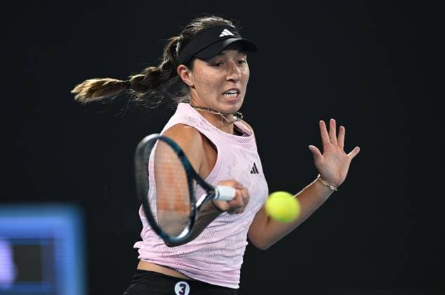 TENNIS AUSTRALIAN OPEN, Jessica Pegula of USA returns to Victoria Azarenka of Belarus during their quarter final match at the 2023 Australian Open tennis championship at Melbourne Park in Melbourne, Tuesday, January 24, 2023. ( NO ARCHIVING, EDITORIAL USE ONLY, NO USE IN BOOKS WITHOUT CONSENT MELBOURNE VICTORIA AUSTRALIA  Copyright: xLUKASxCOCHx 20230124001756085060