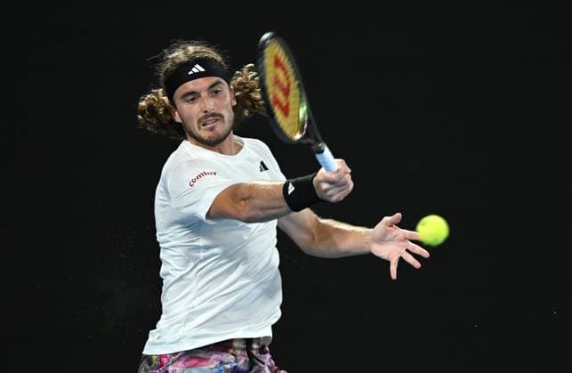 TENNIS AUSTRALIAN OPEN, **RE-TRANSMISSION OF IMAGE ID: 20230124001756104422 TO CORRECT ID** Stefanos Tsitsipas of Greece returns to Jiri Lehecka of Czech Republic during their quarter final match at the 2023 Australian Open tennis championship at Melbourne Park in Melbourne, Tuesday, January 24, 2023. ( NO ARCHIVING, EDITORIAL USE ONLY, NO USE IN BOOKS WITHOUT CONSENT MELBOURNE VICTORIA AUSTRALIA  Copyright: xLUKASxCOCHx 20230124001756105026