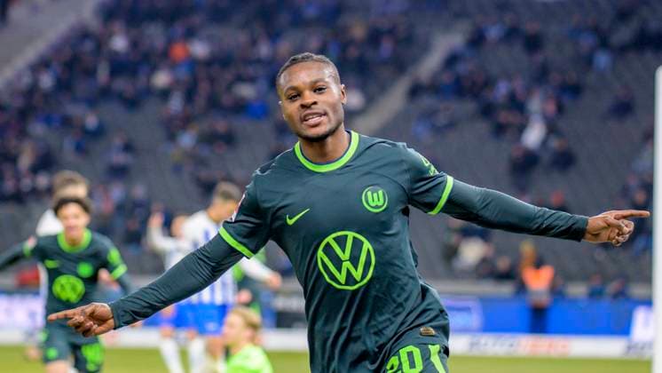 Ridle Baku VfL Wolfsburg 20 , scores 0 4, goal, goal, goal, goal, in, cheers, goal celebration, joy, enthusiasm, GER, Hertha BSC vs VfL Wolfsburg , Bundesliga, 17 Spieltag, Spielzeit 2022 2023, 24 01 23, DFL REGULATES PROHIBIT ANY USE OF PHOTOGRAPHS AS IMAGE SEQUENCES AND OR QUASI VIDEO, GER, Berlin, Hertha BSC vs VfL Wolfsburg , Bundesliga, Spielzeit 2022 2023, 17 Spieltag, 24 01 2023, Berlin Copyright: xUwexKoch Eibner-Pressefotox EP_UKH