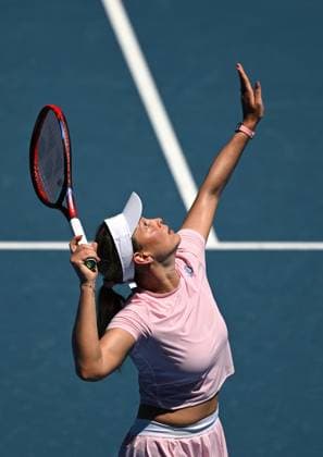 TENNIS AUSTRALIAN OPEN, Donna Vekic of Croatia prepares to serve to Aryna Sabalenka of Belarus during their quarter final match at the 2023 Australian Open tennis championship at Melbourne Park in Melbourne, Wednesday, January 25, 2023. ( NO ARCHIVING, EDITORIAL USE ONLY, NO USE IN BOOKS WITHOUT CONSENT MELBOURNE VICTORIA AUSTRALIA  Copyright: xLUKASxCOCHx 20230125001756352350