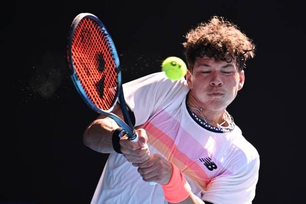 TENNIS AUSTRALIAN OPEN, Ben Shelton of the USA in action during his Quarterfinals match against Tommy Paul of the USA at the 2023 Australian Open tennis tournament at Melbourne Park in Melbourne, Wednesday, January 25, 2023. ( NO ARCHIVING, EDITORIAL USE ONLY, NO USE IN BOOKS WITHOUT CONSENT MELBOURNE VICTORIA AUSTRALIA  Copyright: xJAMESxROSSx 20230125001756383389