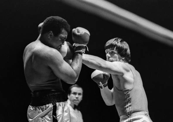 Moscow, USSR. Olympic champion in the light heavyweight category, absolute world champion in heavyweight Muhammad Ali (L) arrived to the Soviet Union by the invitation of the USSR Sports Committe and champion of the Soviet Union in the heavyweight category Igor Vysotsky box during an exhibition fight. Oleg Ivanov, Vyacheslav Un Da-Sin TASS  16939644