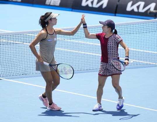 Tennis: Australian Open Japan s Shuko Aoyama (R) and Ena Shibahara high-five after winning a point against American-Russian pair Caroline Dolehide and Anna Kalinskaya in their women s doubles quarterfinal match at the Australian Open tennis tournament in Melbourne on Jan. 25, 2023.  A14AA0001388423P 
