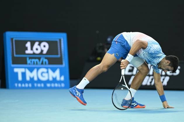 TENNIS AUSTRALIAN OPEN, Novak Djokovic of Serbia stumbles during his Quarterfinal match against Andrey Rublev at the 2023 Australian Open tennis tournament at Melbourne Park in Melbourne, Wednesday, January 25, 2023. ( NO ARCHIVING, EDITORIAL USE ONLY, NO USE IN BOOKS WITHOUT CONSENT MELBOURNE VICTORIA AUSTRALIA  Copyright: xLUKASxCOCHx 20230125001756409114