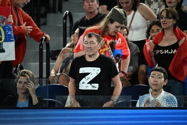 TENNIS AUSTRALIAN OPEN, A man wears a ?Z? on his t-shirt as Novak Djokovic of Serbia takes on Andrey Rublev of Russia during their Quarterfinal match at the 2023 Australian Open tennis tournament at Melbourne Park in Melbourne, Wednesday, January 25, 2023. ( NO ARCHIVING, EDITORIAL USE ONLY, NO USE IN BOOKS WITHOUT CONSENT MELBOURNE VICTORIA AUSTRALIA  Copyright: xJAMESxROSSx 20230125001756428915