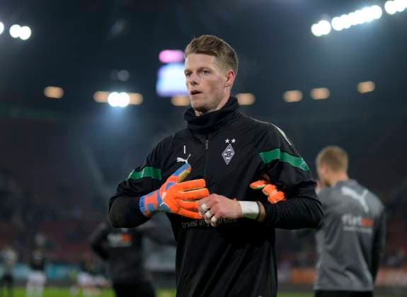 25 01 2023, Football 1 Bundesliga 2022 2023, Matchday 17, FC Augsburg Borussia Mönchengladbach, at WWK Arena Augsburg, goalkeeper Jonas Omlin Borussia Mönchengladbach warms up DFL and DFB regulations prohibit any use of photographs as image sequences and or quasi video