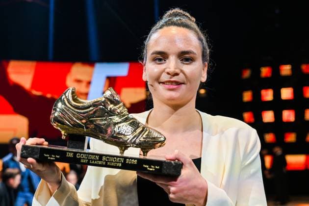 GOUDEN SCHOEN Nicky Evrard is the best Belgian player in 2022 and wins the Gouden Schoen trophy pictured during the 69 th men edition of the Goldens Shoe Award ceremony and the 7 th Women s edition. The Golden Shoe , Gouden Schoen , Soulier dOr is an award for the best soccer player of the Belgian Jupiler Pro League championship during the year 2022. The female award is for the best Belgian female player of 2022. On Wednesday 25 January 2023 in Antwerp , BELGIUM . PHOTO SPORTPIX David Catry Antwerp Antwerp Expo Antwerp BELGIUM  Copyright: xSportpix.bex xDavidxCatryxDavidxCatryx