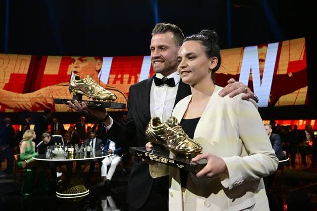 ANTWERPEN, BELGIUM - JANUARY 25 : Mignolet Simon goalkeeper of Club Brugge and Evrard Nicky win the golden shoe pictured during the 69th edition of the Belgian Golden Shoe Award Ceremony on January 25, 2023 in Antwerpen, Belgium, 25 01 2023 ( Belgian Soccer Golden Shoe 2022 Gala PhotoNews Panoramic 