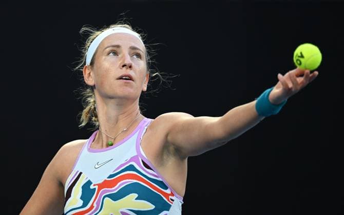 TENNIS AUSTRALIAN OPEN, Victoria Azarenka of Belarus prepares to serve to Elena Rybakina of Kazakhstan during their semi final match at the 2023 Australian Open tennis championship at Melbourne Park in Melbourne, Thursday, January 26, 2023. ( NO ARCHIVING, EDITORIAL USE ONLY, NO USE IN BOOKS WITHOUT CONSENT MELBOURNE VICTORIA AUSTRALIA  Copyright: xLUKASxCOCHx 20230126001756736640