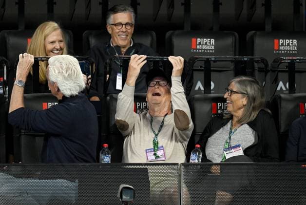 TENNIS AUSTRALIAN OPEN, Bill Gates (centre) makes adjustments while spectating the semi final match between Elena Rybakina of Kazakhstan and Victoria Azarenka of Belarus at the 2023 Australian Open tennis championship at Melbourne Park in Melbourne, Thursday, January 26, 2023. ( NO ARCHIVING, EDITORIAL USE ONLY, NO USE IN BOOKS WITHOUT CONSENT MELBOURNE VICTORIA AUSTRALIA  Copyright: xLUKASxCOCHx 20230126001756752218