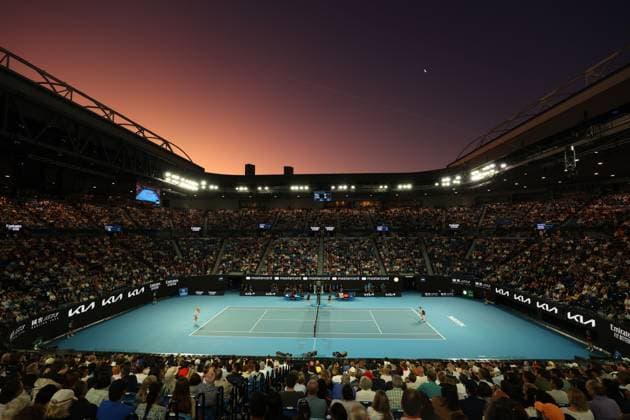 Mandatory Credit: Photo by Ella Ling Shutterstock (13736327aa) The sunset during Victoria Azarenka of Belarus v Elena Rybakina of Kazakhstan Australian Open, Day Eleven, Tennis, Melbourne Park, Melbourne, Australia - 26 Jan 2023 Australian Open, Day Eleven, Tennis, Melbourne Park, Melbourne, Australia - 26 Jan 2023 Copyright: xEllaxLing Shutterstockx 13736327aa