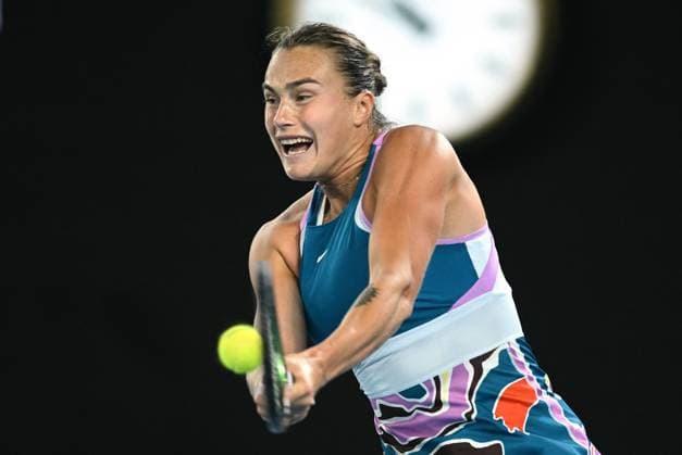 Sport Bilder des Tages TENNIS AUSTRALIAN OPEN, Aryna Sabalenka of Belarus returns to Magda Linette Poland during their semi final match at the 2023 Australian Open tennis championship at Melbourne Park in Melbourne, Thursday, January 26, 2023. ( NO ARCHIVING, EDITORIAL USE ONLY, NO USE IN BOOKS WITHOUT CONSENT MELBOURNE VICTORIA AUSTRALIA  Copyright: xJAMESxROSSx 20230126001756765913
