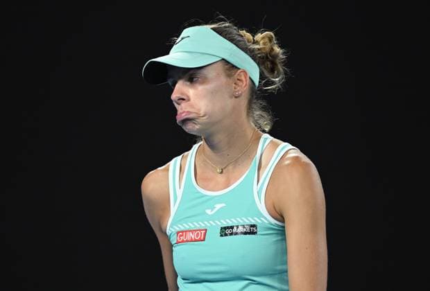 TENNIS AUSTRALIAN OPEN, Magda Linette Poland reacts during her semi-final match against Aryna Sabalenka of Belarusat the 2023 Australian Open tennis championship at Melbourne Park in Melbourne, Thursday, January 26, 2023. ( NO ARCHIVING, EDITORIAL USE ONLY, NO USE IN BOOKS WITHOUT CONSENT MELBOURNE VICTORIA AUSTRALIA  Copyright: xLUKASxCOCHx 20230126001756785811