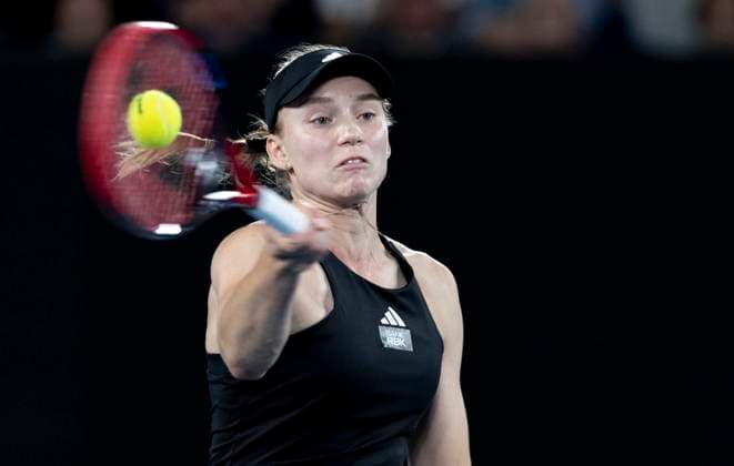 (230126) -- MELBOURNE, Jan. 26, 2023 -- Elena Rybakina of Kazakhstan hits a return during the women s singles semifinal match against Victoria Azarenka of Belarus at Australian Open in Melbourne Park in Melbourne, Australia, Jan. 26, 2023. ) (SP)AUSTRALIA-MELBOURNE-TENNIS-AUSTRALIAN OPEN-WOMEN S SINGLES-SEMIFINAL BaixXuefei 