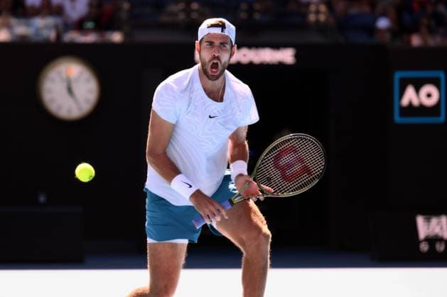 Sport Bilder des Tages Mandatory Credit: Photo by James Gourley Shutterstock (13736332cf) Karen Khachanov during his semi-final match Australian Open, Day Twelve, Tennis, Melbourne Park, Melbourne, Australia - 27 Jan 2023 Australian Open, Day Twelve, Tennis, Melbourne Park, Melbourne, Australia - 27 Jan 2023  Copyright: xJamesxGourley Shutterstockx 13736332cf