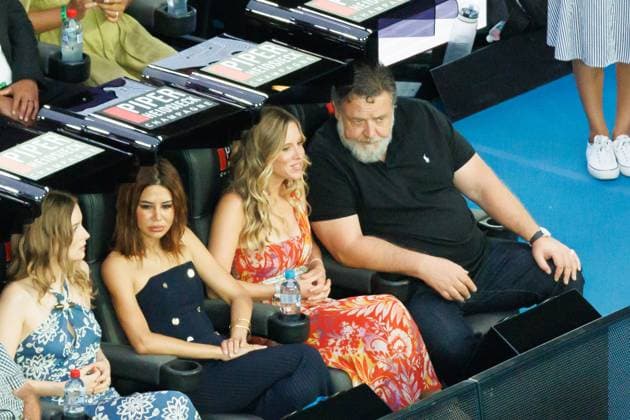 January 28, 2023: Australian actor Russell Crowe (R) and Britney Theriot (L) watch the WomenÃ¢â‚¬â ¢s Singles Final match between Elena Rybakina of Kazakhstan and Aryna Sabalenka on day 13 of the 2023 Australian Open at Melbourne Park in Melbourne, Australia. Cal Media USA - ZUMAc04_ 20230128_zaf_c04_040 Copyright: xSydneyxLowx