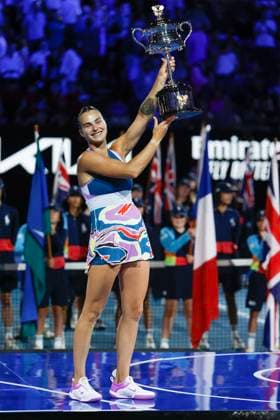 Melbourne, Australia 28th Jan , 2023 Winner Aryna Sabalenka holding the trophy of the Australian Open 2023 tournament at Melbourne Park on Saturday 28 January 202 Â Copyright: xJuergenxHasenkopfx