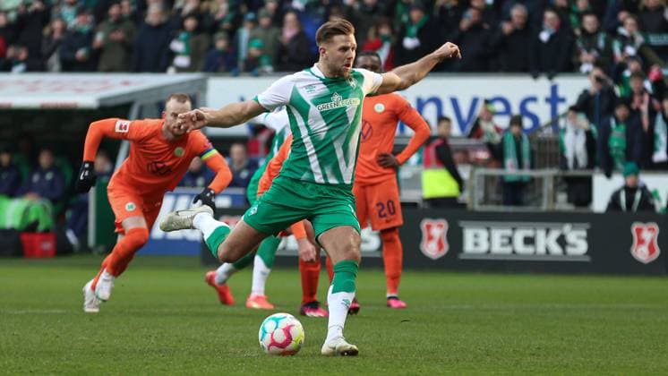 v.li.: Torschütze Niclas Füllkrug (SV Werder Bremen, 11) beim Elfmeter, Strafstoß, erzielt das Tor zum 1:0, Treffer, Highlight, Torerfolg , DIE DFL-RICHTLINIEN UNTERSAGEN JEGLICHE NUTZUNG VON FOTOS ALS SEQUENZBILDER UND ODER VIDEOA?HNLICHE FOTOSTRECKEN. DFL REGULATIONS PROHIBIT ANY USE OF PHOTOGRAPHS AS IMAGE SEQUENCES AND OR QUASI-VIDEO., 28.01.2023, Bremen (Deutschland), Fussball, Bundesliga, SV Werder Bremen - VfL Wolfsburg *** v li Scorer Niclas Füllkrug SV Werder Bremen, 11 at penalty, penalty kick, scores the goal to 1 0, hit, highlight, goal , THE DFL DIRECTIVES PROHIBIT ANY USE OF PHOTOGRAPHS AS IMAGE SEQUENCES AND OR VIDEOA HNUAL PHOTOSTRACKS DFL REGULATES PROHIBIT ANY USE OF PHOTOGRAPHS AS IMAGE SEQUENCES AND OR QUASI VIDEO , 28 01 2023, Bremen Germany , Football, Bundesliga, SV Werder Bremen VfL Wolfsburg xobx