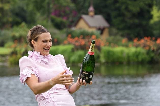 Aryna Sabalenka, BLR, presenting her trophy during a photoshoot in the botanical gardens after 2023 Australian Open in Melbourne, 29 01 2023