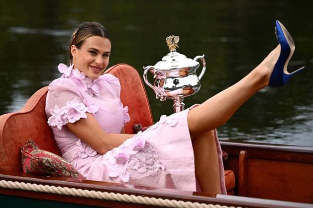 Sport Bilder des Tages TENNIS AUSTRALIAN OPEN, Aryna Sabalenka of Belarus arrives for a photo with the Daphne Akhurst Memorial Cup following her win over Elena Rybakina of Kazakhstan in the Women?s Singles Final at the 2023 Australian Open tennis tournament in Melbourne, Sunday, January 29, 2023. ( NO ARCHIVING, EDITORIAL USE ONLY, NO USE IN BOOKS WITHOUT CONSENT MELBOURNE VICTORIA AUSTRALIA  Copyright: xJOELxCARRETTx 20230129001757760973