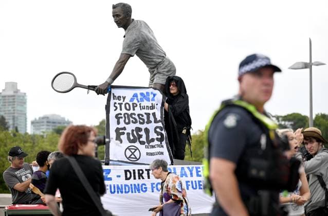 TENNIS AUSTRALIAN OPEN, Extinction Rebellion protesters occupy the statue of Rod Laver at the 2023 Australian Open tennis championship at Melbourne Park in Melbourne, Sunday, January 29, 2023. ( NO ARCHIVING, EDITORIAL USE ONLY, NO USE IN BOOKS WITHOUT CONSENT MELBOURNE VICTORIA AUSTRALIA  Copyright: xJamesxRossx 20230129001757862468