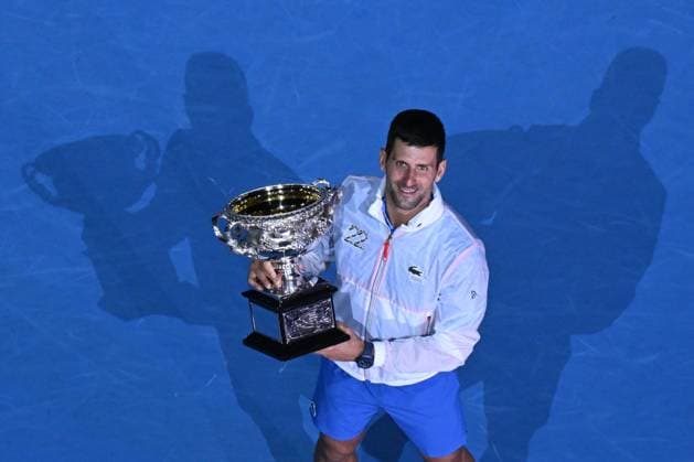 TENNIS AUSTRALIAN OPEN, Novak Djokovic of Serbia holds the Norman Brooks Challenge Cup following his win in the Men?s Singles Final against Stefanos Tsitsipas of Greece at the 2023 Australian Open tennis tournament at Melbourne Park in Melbourne, Sunday, January 29, 2023. ( NO ARCHIVING, EDITORIAL USE ONLY, NO USE IN BOOKS WITHOUT CONSENT MELBOURNE VICTORIA AUSTRALIA  Copyright: xLUKASxCOCHx 20230129001757924933