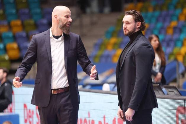Fraport Skyliners Veolia Towers Hamburg, easyCredit BBL Left Head Coach Geert Hammink Fraport Skyliners , right Manager Sport Marco Völler Fraport Skyliners Basketball match of the easyCredit BBL between the Fraport Skyliners and the Veolia Towers Hamburg on 29 January 2023 at the Süwag Energie ARENA in Frankfurt am Main , Frankfurt am Main Hesse Germany Süwag Energie ARENA