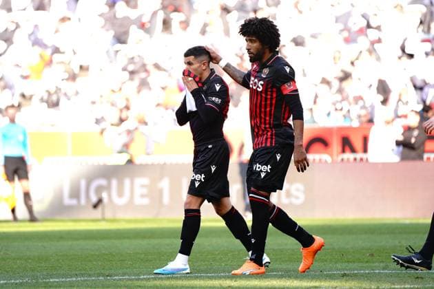 blessure - Youssef Atal (OGC Nice) - Dante (OGC Nice) FOOTBALL : OGC Nice vs Lille - Ligue 1 Ubereats - Nice - 29 01 2023 NorbertScanella Panoramic 
