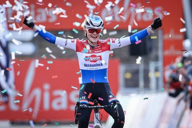 Bilder des Jahres 2023, Sport 01 Januar Sport Bilder des Tages Dutch Puck Pieterse celebrates as she crosses the finish line to win the women s elite race at the Cyclocross World Cup cyclocross event in Besancon, France, Sunday 29 January 2023, the fourteenth and final stage (out of 14) in the World Cup of the 2022-2023 season. DAVIDxPINTENS  x58898054x