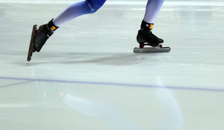 Deutsche Meisterschaft Eisschnelllauf Erfurt 28.01.2023, Erfurt, Gunda-Niemann-Stirnemann-Halle, Deutsche Meisterschaft im Eischschnelllauf Einzelstrecken 4.Deutschland-Cup im Bild: Schlittschuhe auf dem Eis Feature Symbol symbolisch *** German championship speed skating Erfurt 28 01 2023, Erfurt, Gunda Niemann Stirnemann Hall, German championship speed skating individual tracks 4 Germany Cup in the picture skates on the ice feature symbol symbolic
