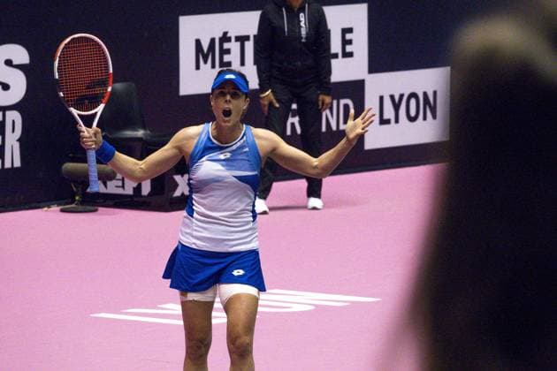 La joueuse de tennis Alize Cornet (FRA)s est battue pour emporter le 2nd set lors de l Open 6eme sens Immobilier MÃ tropole de Lyon 2023, tournoi de tennis fÃ minin WTA, Tennis Damen 250 de Caroline Garcia, Lyon 30 01 2022 TENNIS : Open 6eme Sens Immobilier Lyon Metropole - 30 01 2023 SandrineThesillat Panoramic 