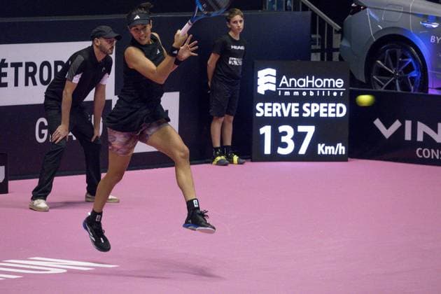 L espagnole Garbine Muguruza (ESP) s incline face Ã Linda Noskova lors de la premiere journÃ e de l Open 6eme sens Immobilier MÃ tropole de Lyon 2023, tournoi de tennis fÃ minin WTA, Tennis Damen 250 de Caroline Garcia, Lyon 30 01 2022 TENNIS : Open 6eme Sens Immobilier Lyon Metropole - 30 01 2023 SandrineThesillat Panoramic 