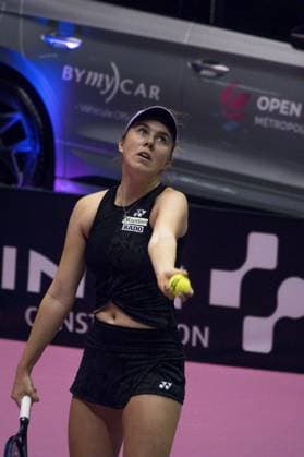Linda Noskova (CZE) Garbine Muguruza (ESP) - Open 6eme sens Immobilier MÃ tropole de Lyon 2023, tournoi de tennis fÃ minin WTA, Tennis Damen 250 de Caroline Garcia, Lyon 30 01 2022 TENNIS : Open 6eme Sens Immobilier Lyon Metropole - 30 01 2023 SandrineThesillat Panoramic 