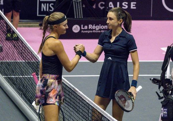La joueuse de tennis croate Petra Martic Ã limine la francaise Kristina Mladenovic lors de l Open 6eme sens Immobilier MÃ tropole de Lyon 2023, tournoi de tennis fÃ minin WTA, Tennis Damen 250 de Caroline Garcia, Lyon 30 01 2022 - TENNIS : Open 6eme Sens Immobilier Lyon Metropole - 30 01 2023 SandrineThesillat Panoramic 