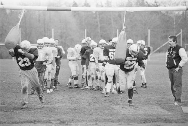 Crusaders 07.07.1995; (Datum geschätzt) ,Chemnitz, American Football, Die erste Mannschaft beim Training und Mannschaftsfoto Cheerleder Chemnitz Crusaders - American Football seit 1994 in Chemnitz. Die Crusaders trainieren auf dem Sportplatz an der Straße Usti nad Labem 42. *** Crusaders 07 07 1995 date estimated ,Chemnitz, American football, The first team at practice and team photo Cheerleaders Chemnitz Crusaders American football since 1994 in Chemnitz The Crusaders train on the sports field on the street Usti nad Labem 42