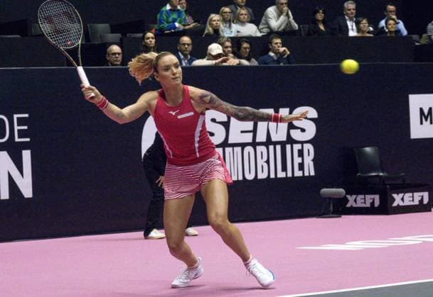 La joueuse tcheque Tereza Martincova lors de son match face Ã Caroline Garcia (FRA)- Open 6eme sens Immobilier MÃ tropole de Lyon 2023, tournoi de tennis fÃ minin WTA, Tennis Damen 250 de Caroline Garcia, Lyon 31 01 2022 - TENNIS : Open 6eme Sens Immobilier Lyon Metropole - 31 01 2023 SandrineThesillat Panoramic 