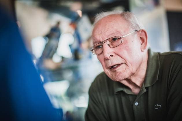 Football, Manfred Kreuz died