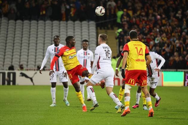 Massadio Haidara (Lens) lors du match RC Lens - OGC Nice, stade Bollaert-Delelis, 1er fÃ vrier 2023 FOOTBALL : RC Lens vs OGC Nice - Ligue 1 Uber Eats - 01 02 2023 LaurentSanson Panoramic 