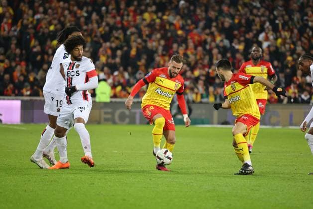 Jonathan Gradit (Lens) lors du match RC Lens - OGC Nice, stade Bollaert-Delelis, 1er fÃ vrier 2023 FOOTBALL : RC Lens vs OGC Nice - Ligue 1 Uber Eats - 01 02 2023 LaurentSanson Panoramic 